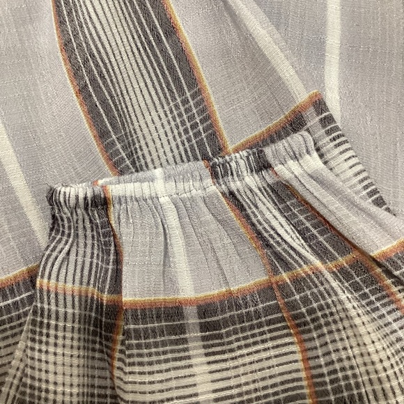 Lauren Conrad large Boho type ladies top. - Picture 5 of 6